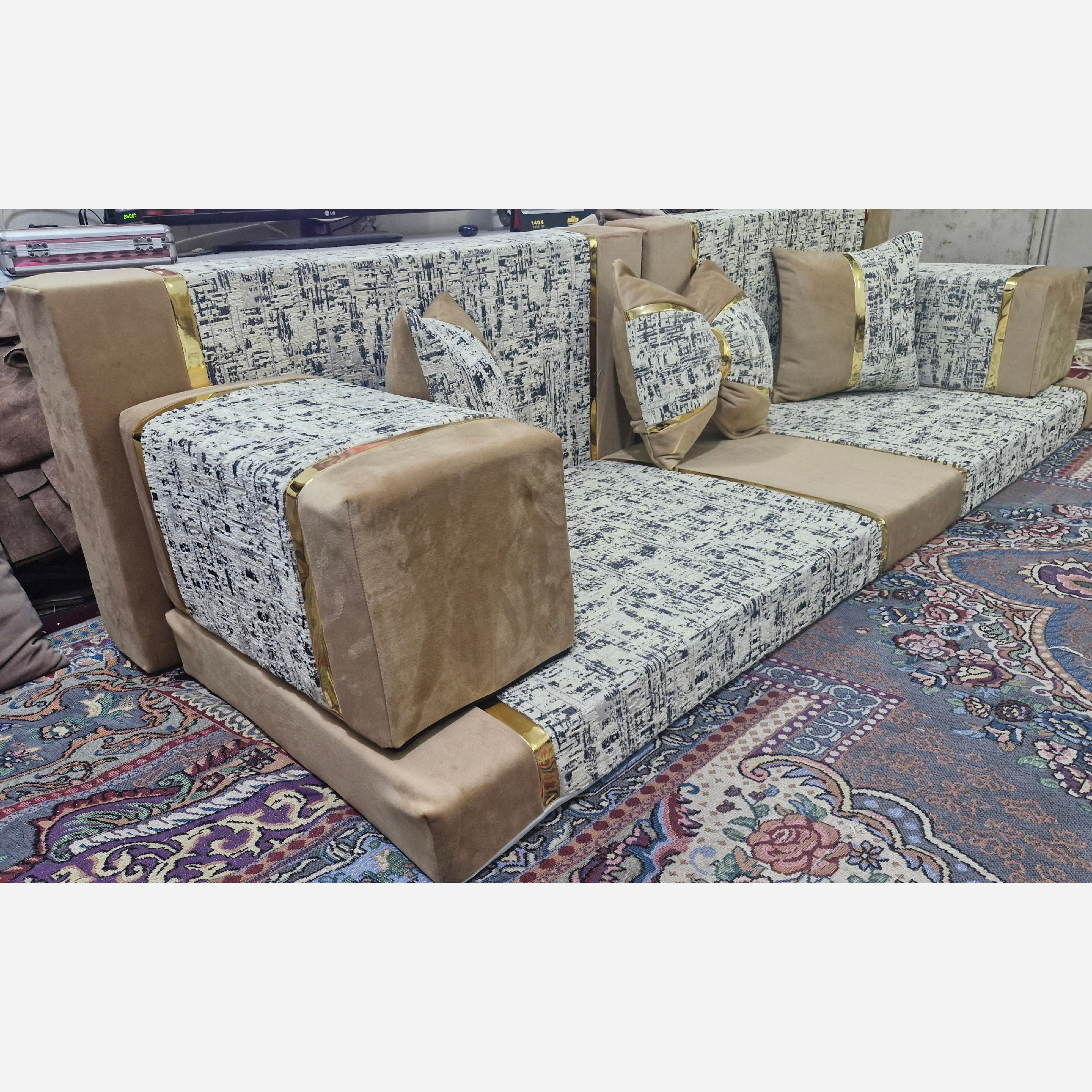 پشتی سنتی نوار طلایی